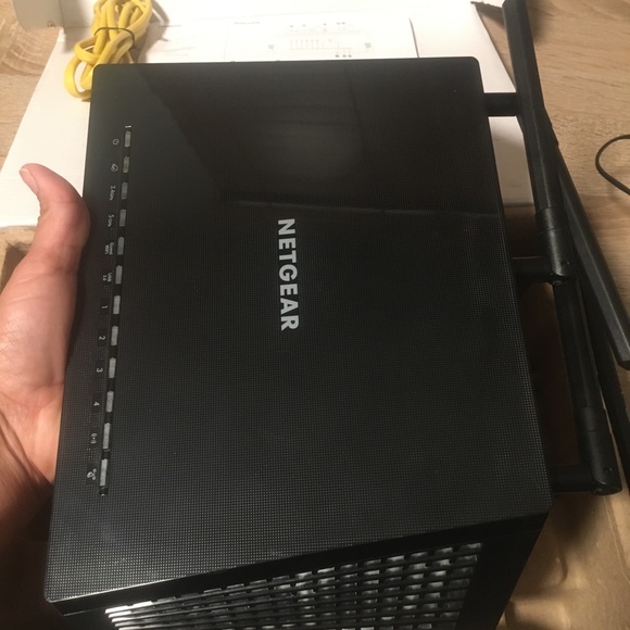 NETGEAR R6700 Nighthawk AC1750 Smart Wi-Fi Router - Picture 5 of 8